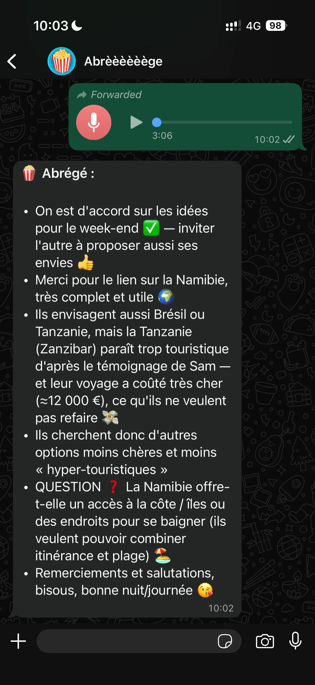 Conversation WhatsApp avec un résumé de vocal généré par Abrège